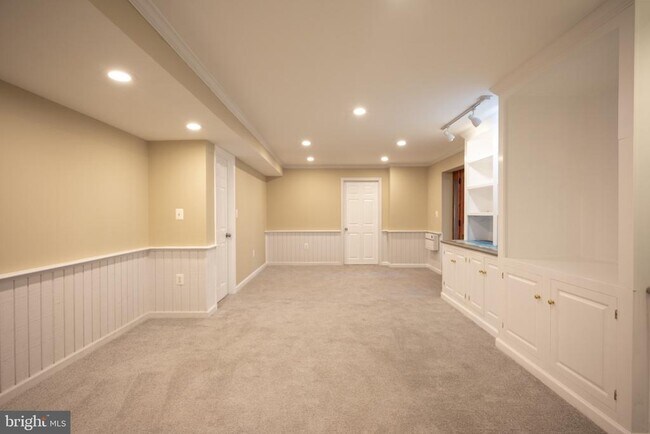 Building Photo - 2104 Steuben Way