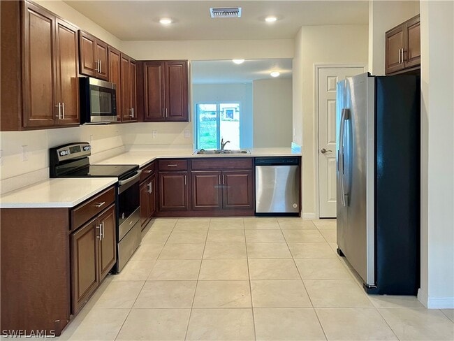 Building Photo - 1009 NE 11th St