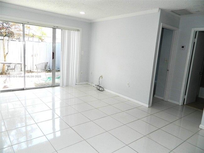 Building Photo - 899 Crystal Lake Dr