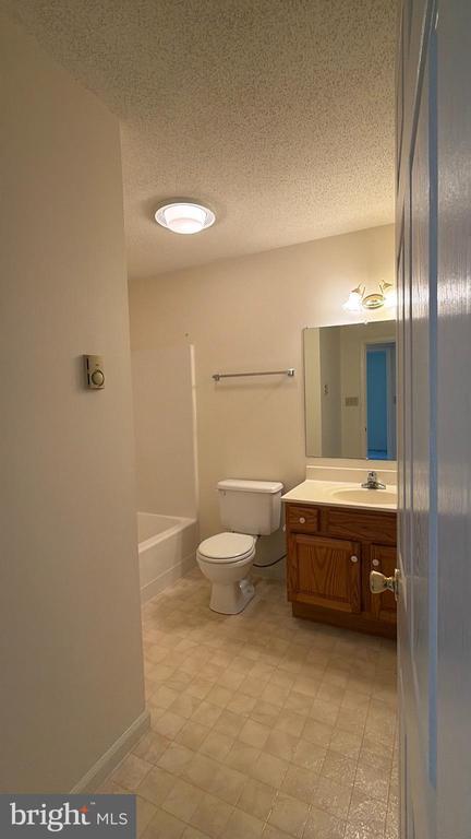 Building Photo - 62 Chadwick Dr