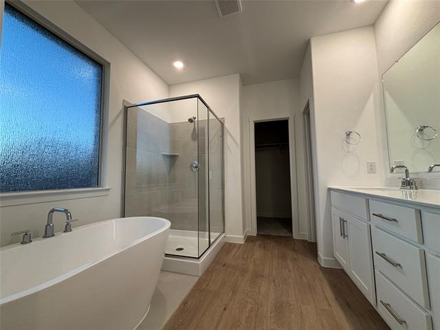 Building Photo - 708 Enys Wy