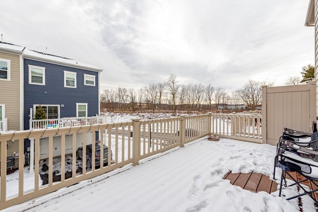 Building Photo - 2002 Hemlock Ln