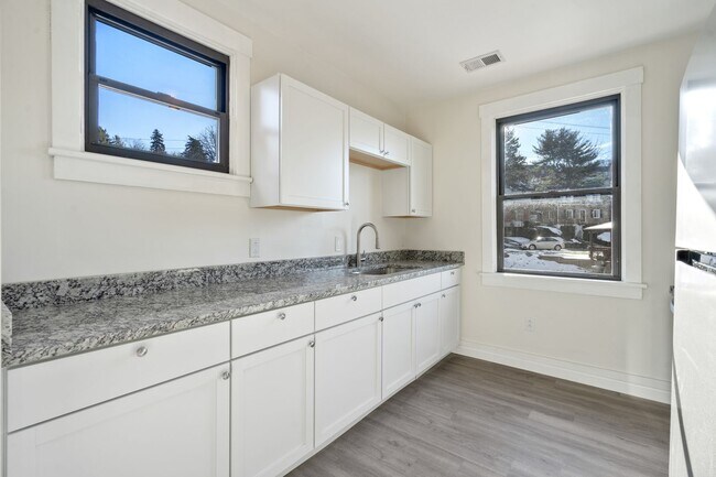 Building Photo - 111 Kaplan Ave