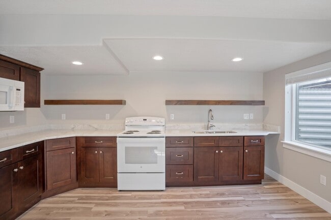 Building Photo - 2289 E 430 S
