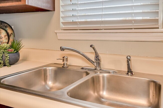 Building Photo - 4367 Quail Creek Rd