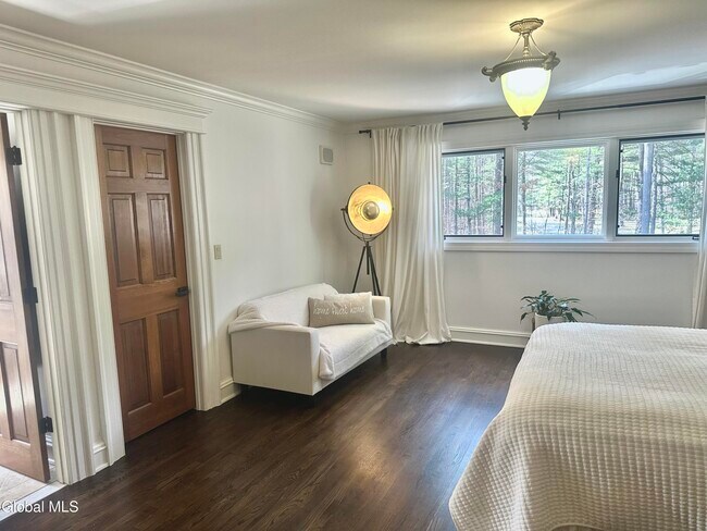 Building Photo - 9 Oakbrook Blvd