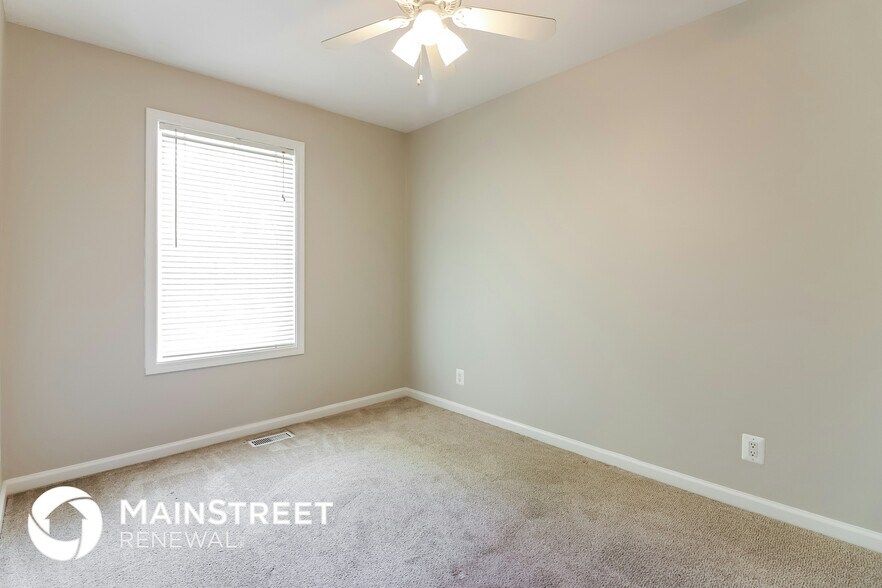 Building Photo - 522 Valle Dr