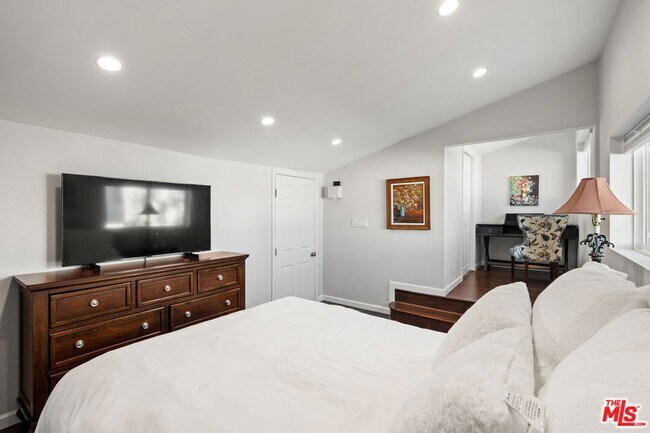 Building Photo - 1440 Veteran Ave