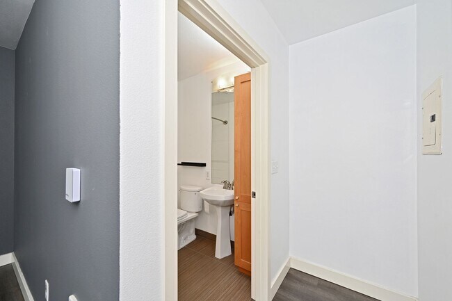 Building Photo - 1610 Belmont Ave
