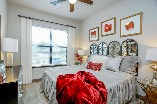 Building Photo - 2033 S Gessner Rd