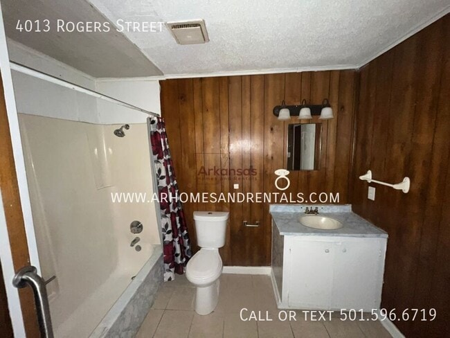 Building Photo - 4013 Rogers St