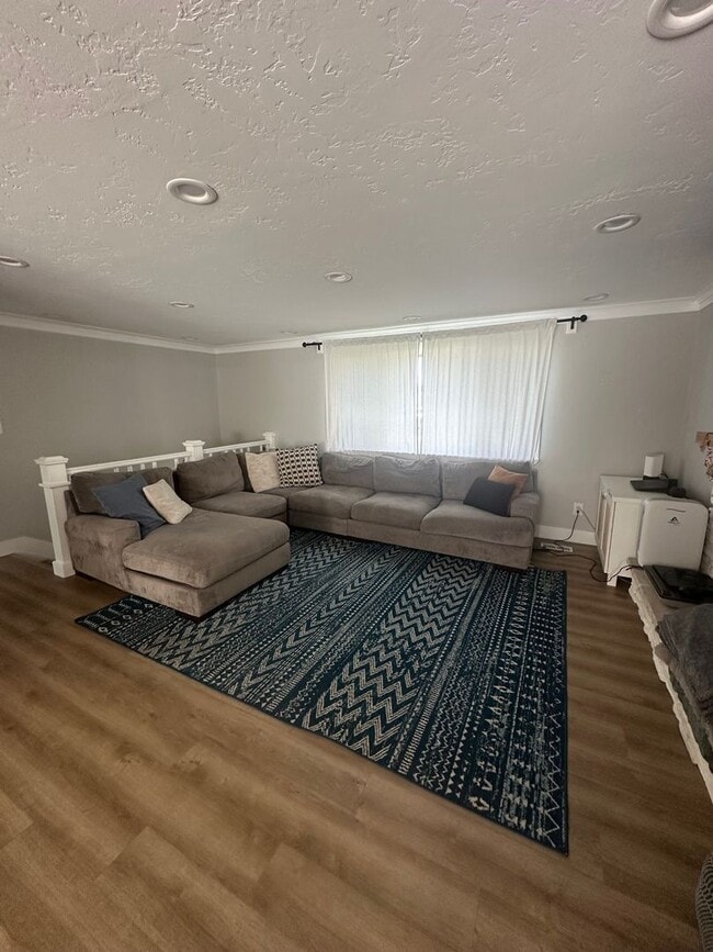 Building Photo - Orem Duplex - Upstairs