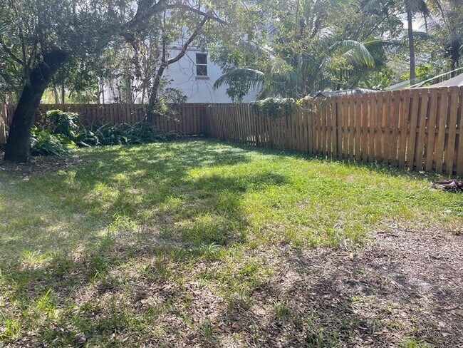 Building Photo - 410 SW 7th St