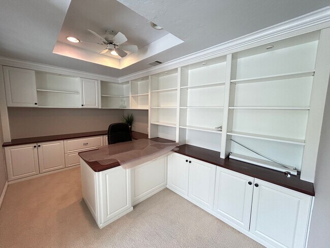 Building Photo - Stunning 4 Bedroom 2.5 Bath Home with Offi...