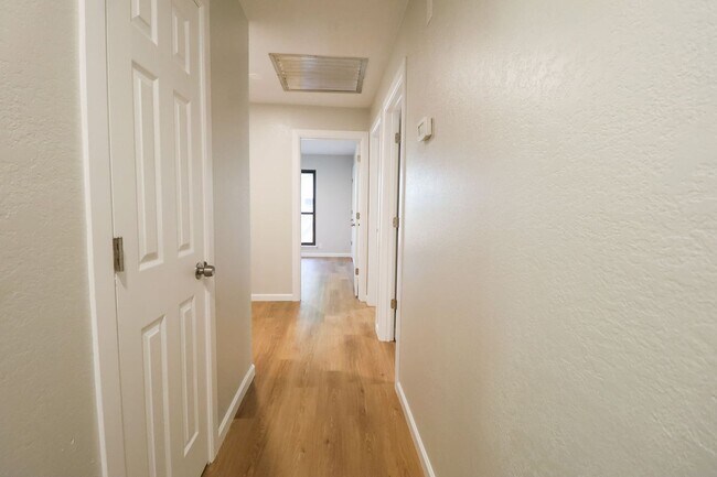 Building Photo - Beautifully Redone 3 Bedroom South Tulsa H...