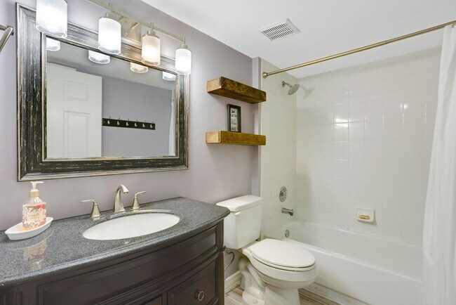 Building Photo - 285 Naples Cove Dr
