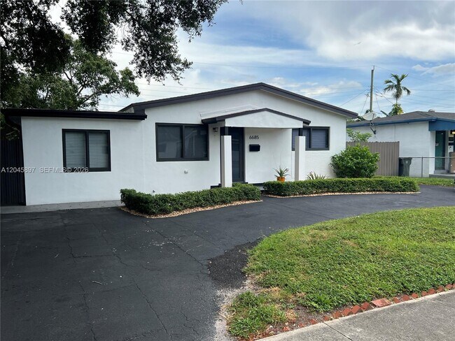 Building Photo - 6685 NW 38th Terrace