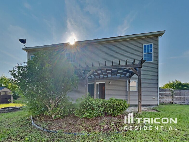 Building Photo - 15 Mossburg Ct