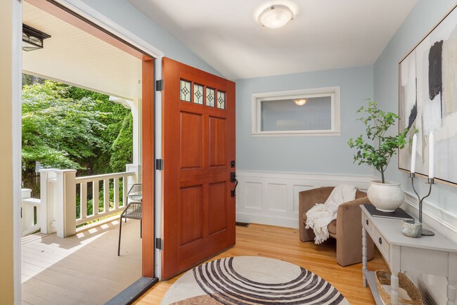 Building Photo - 806 N 59th St
