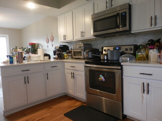 Building Photo - Spectacular 5 Bed 3 Bath With Amazing View...