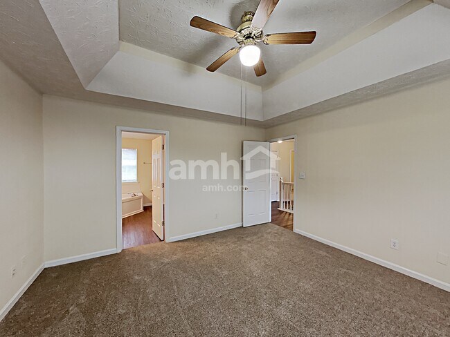 Building Photo - 300 Carriage Lake Ln