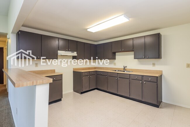 Building Photo - 8547 Schoolgate Dr