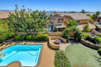 Building Photo - Stunning Summerlin Pool Home!