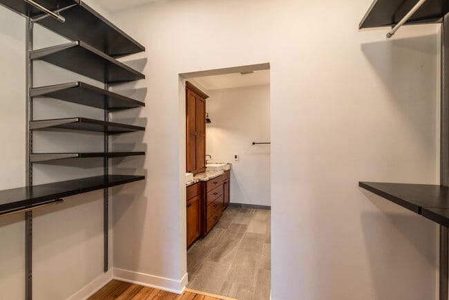 Building Photo - 215 E Pleasant St