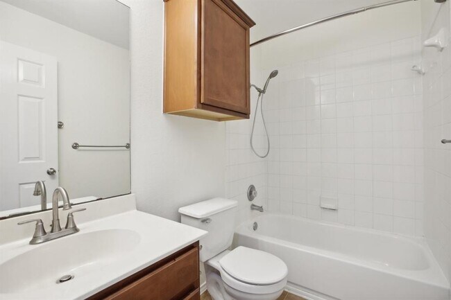 Building Photo - 307 Grutsch Dr