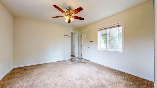 Building Photo - Gated 2 bedroom 1 bath at Pochini Family Farm!