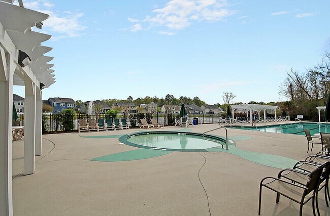 Building Photo - 148 Golfview Ln