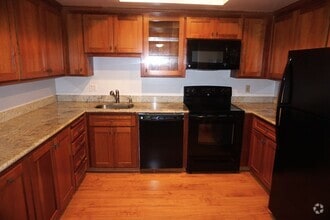 Building Photo - Beautifully Updated Condo in Great Mountai...