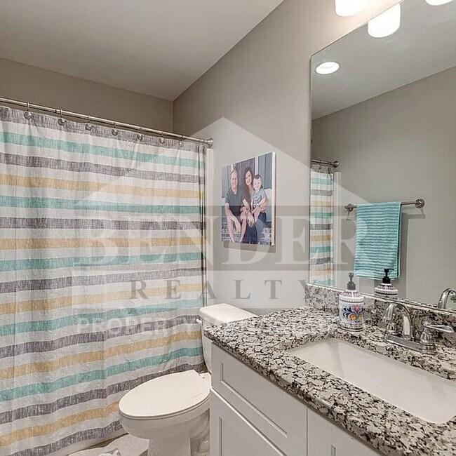 Building Photo - Beautiful Like New Home in Ooltewah