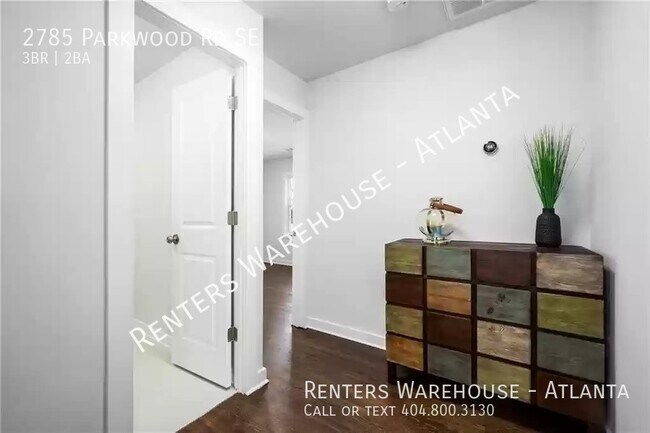 Building Photo - Gorgeous RENOVATION! 3 Bedroom in Heart of...