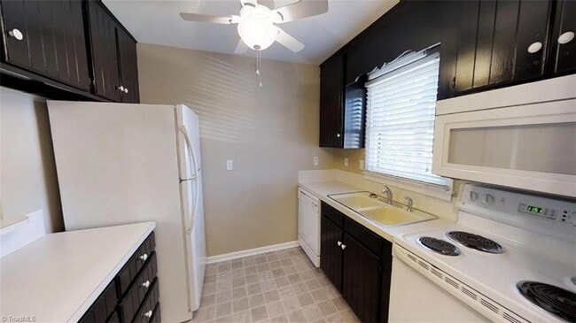 Building Photo - Lower Level Condo for Rent - MOVE IN READY