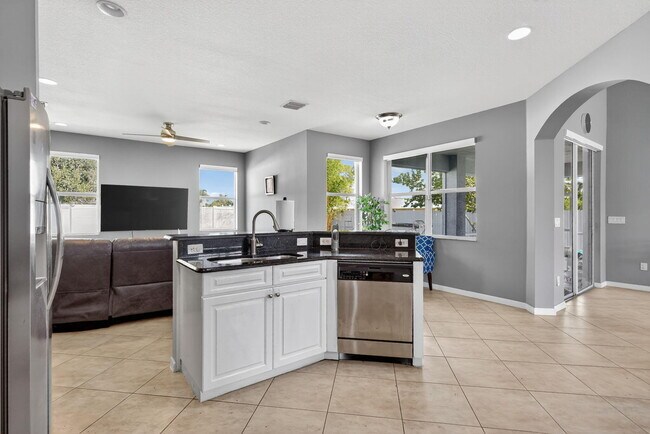 Building Photo - 1971 SW Breezeway St