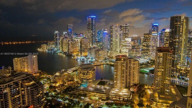 Building Photo - 848 Brickell Key Dr