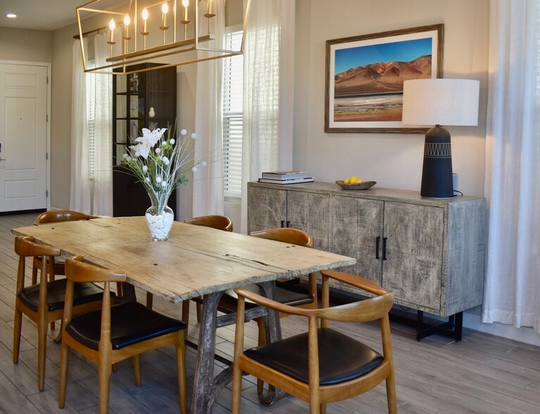 Building Photo - 4864 E Village Dr