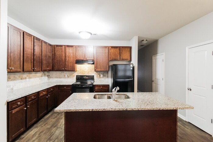 Building Photo - 3263 Pennington Dr