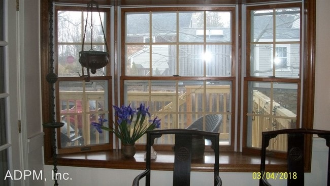 Building Photo - 2 br, 1.5 bath House - 234 Main St. #1