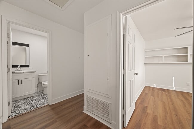 Building Photo - 5503 Jason St