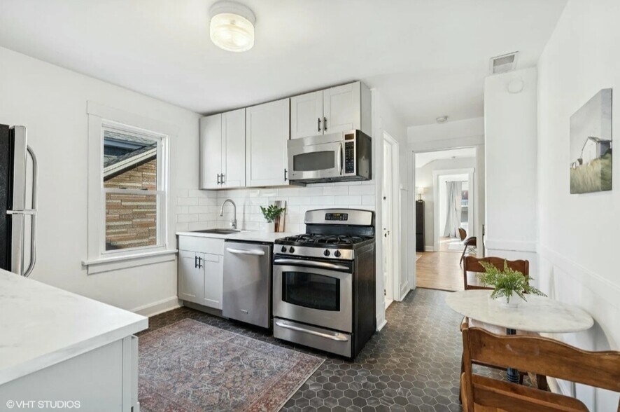 Building Photo - 3634 N Christiana Ave