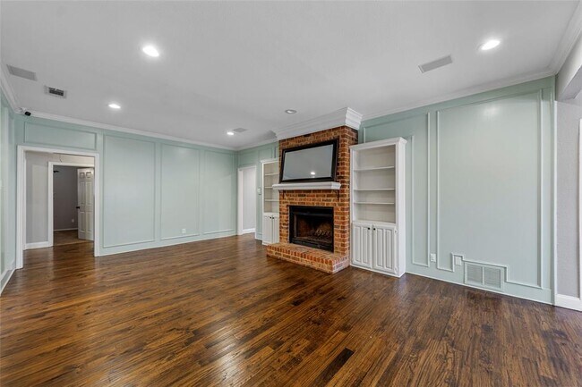 Building Photo - 4636 Versailles Ln