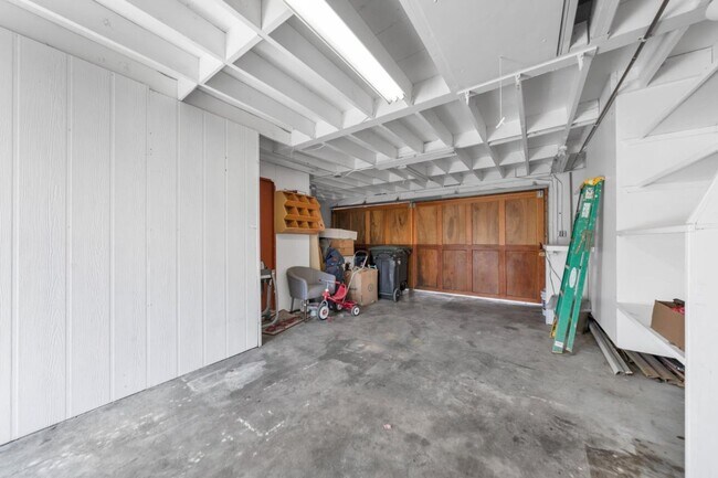 Building Photo - 248 Encina Ave