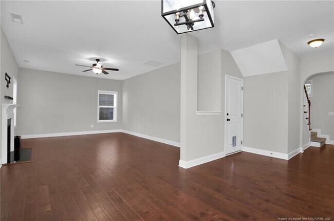 Building Photo - 110 Pinecrest Dr