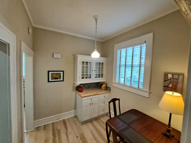 Building Photo - 723 Arsenal Pl