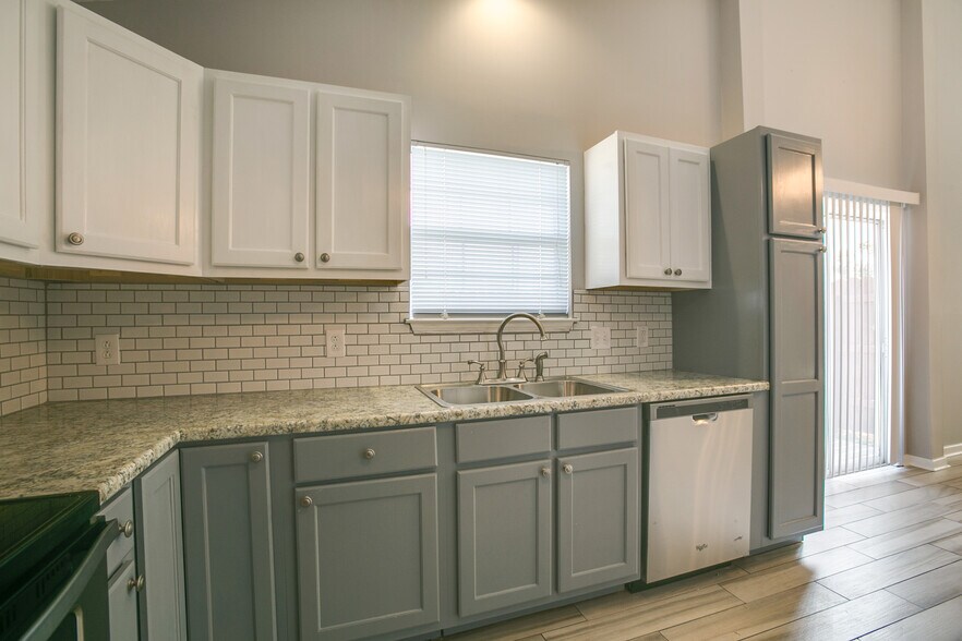 Dishwasher and modern cabinets - 1139 Alandee St.