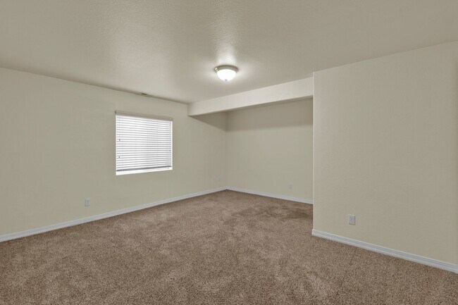 Building Photo - Ranch style home with 6 Bedrooms - 3 Bathrooms - 2 Car Garage - $2,650!