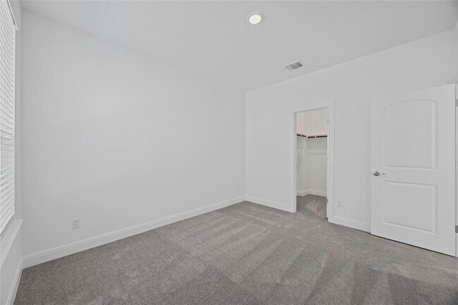 Building Photo - 144 Raleigh Dr