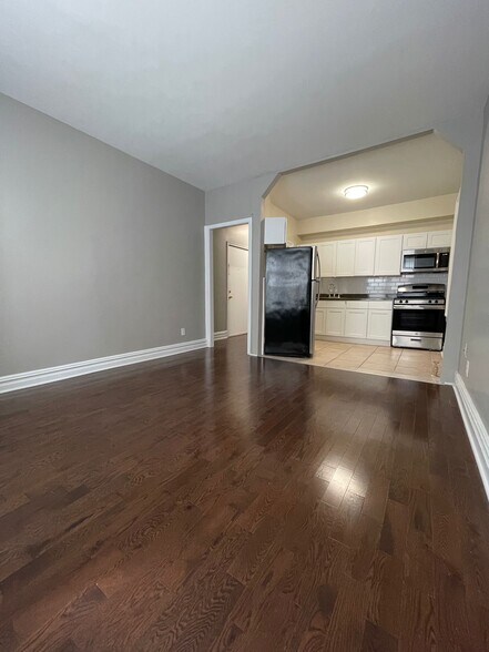 Building Photo - 171 W 48th St